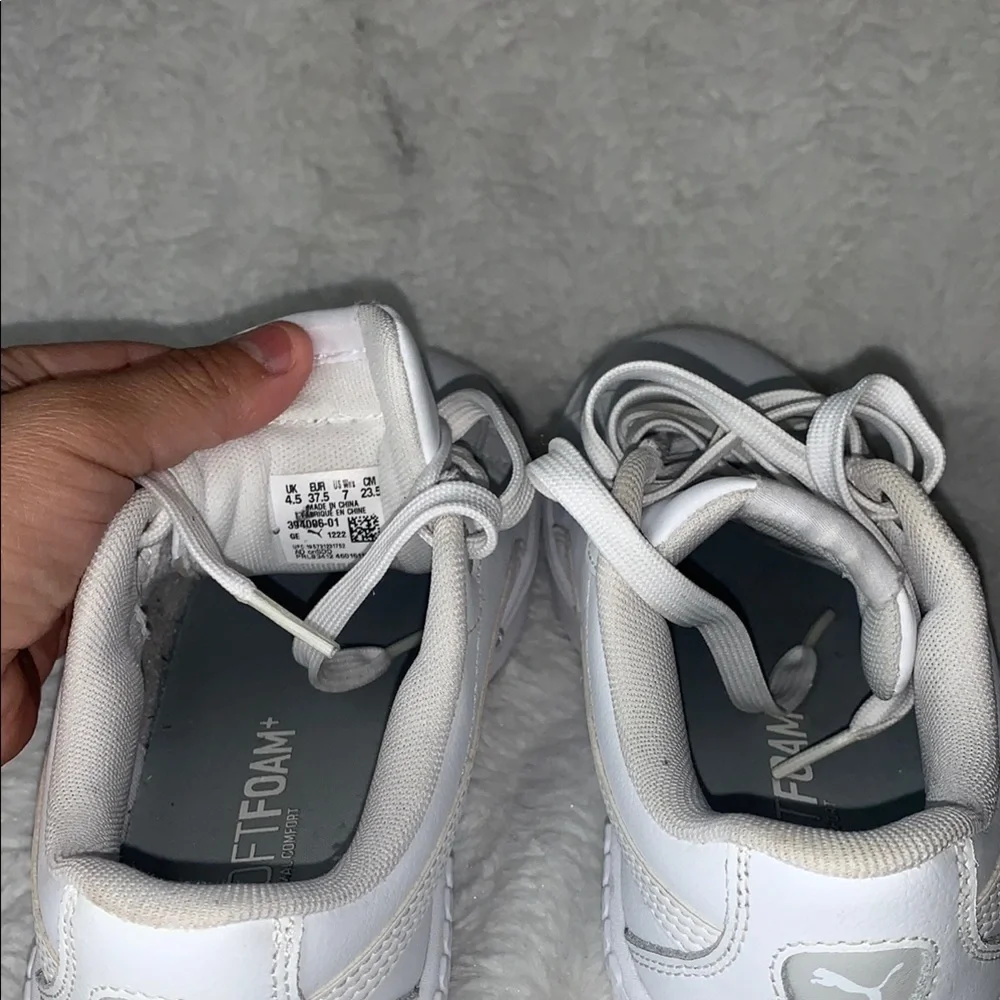 Like New PUMA White Sneakers - Picture 4 of 8